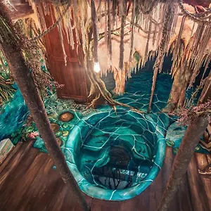 4* Hotel Hidden Treehouse Eco-hotel